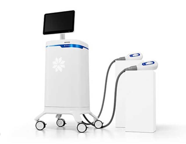 CoolSculpting Elite controlled-cooling system with dual applicators